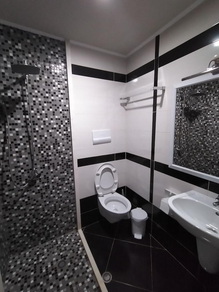 Hotel Kastria Тирана Экстерьер фото