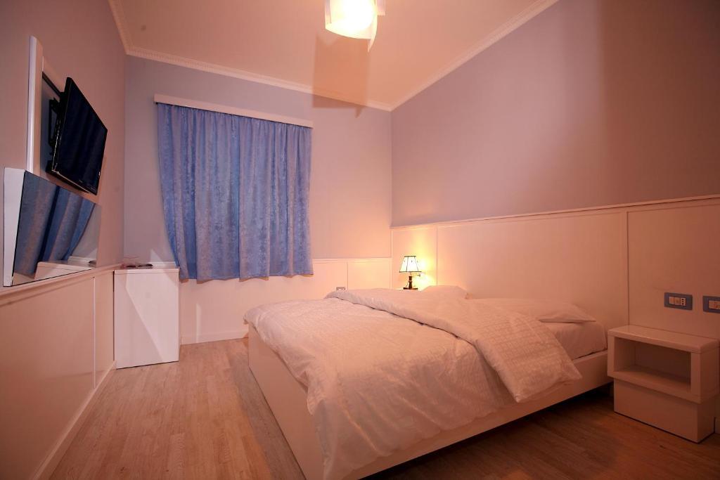Hotel Kastria Тирана Экстерьер фото