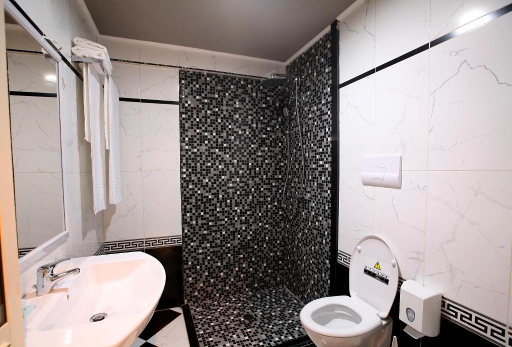 Hotel Kastria Тирана Экстерьер фото