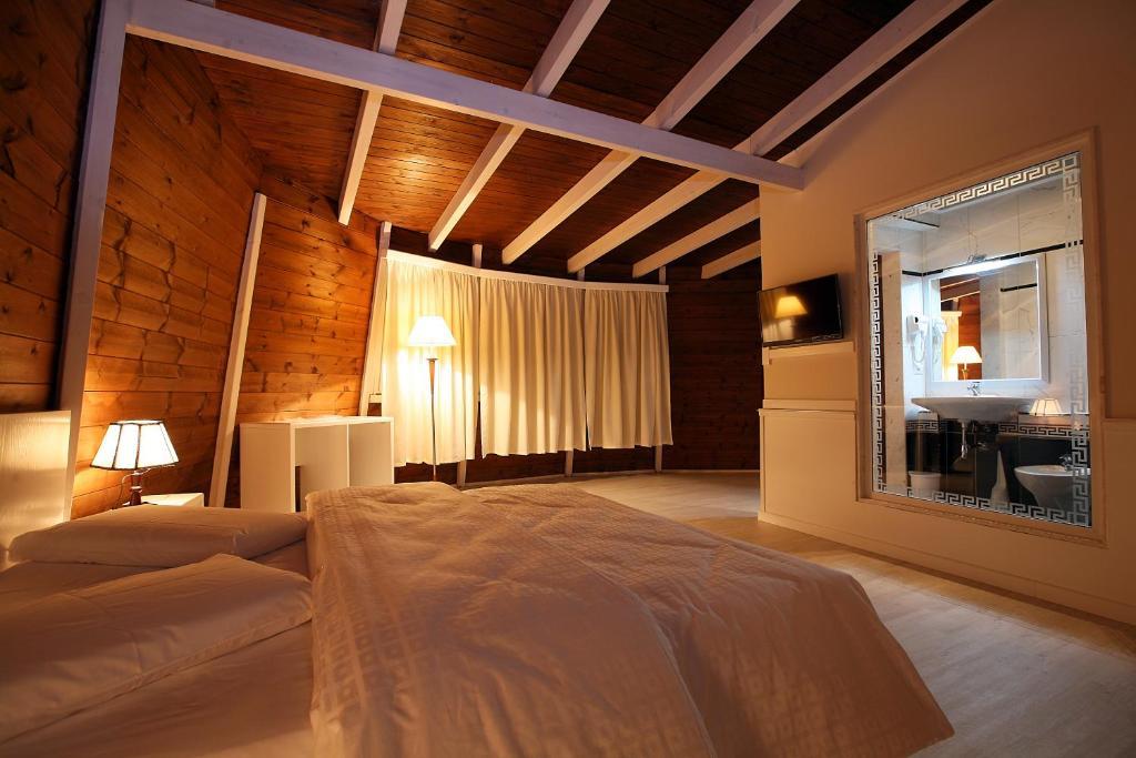 Hotel Kastria Тирана Экстерьер фото