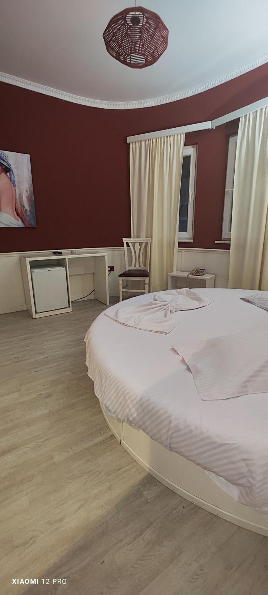 Hotel Kastria Тирана Экстерьер фото