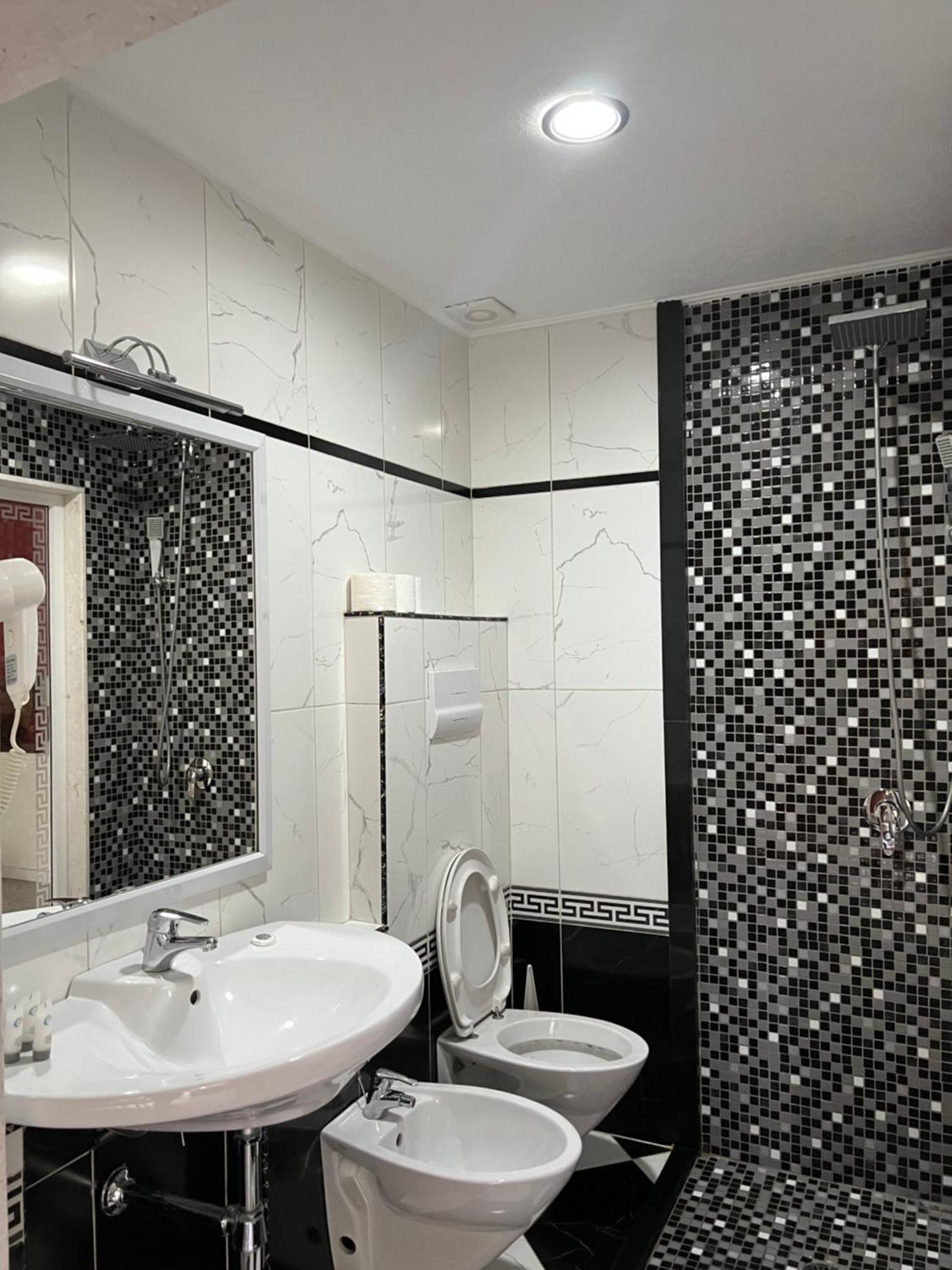 Hotel Kastria Тирана Экстерьер фото