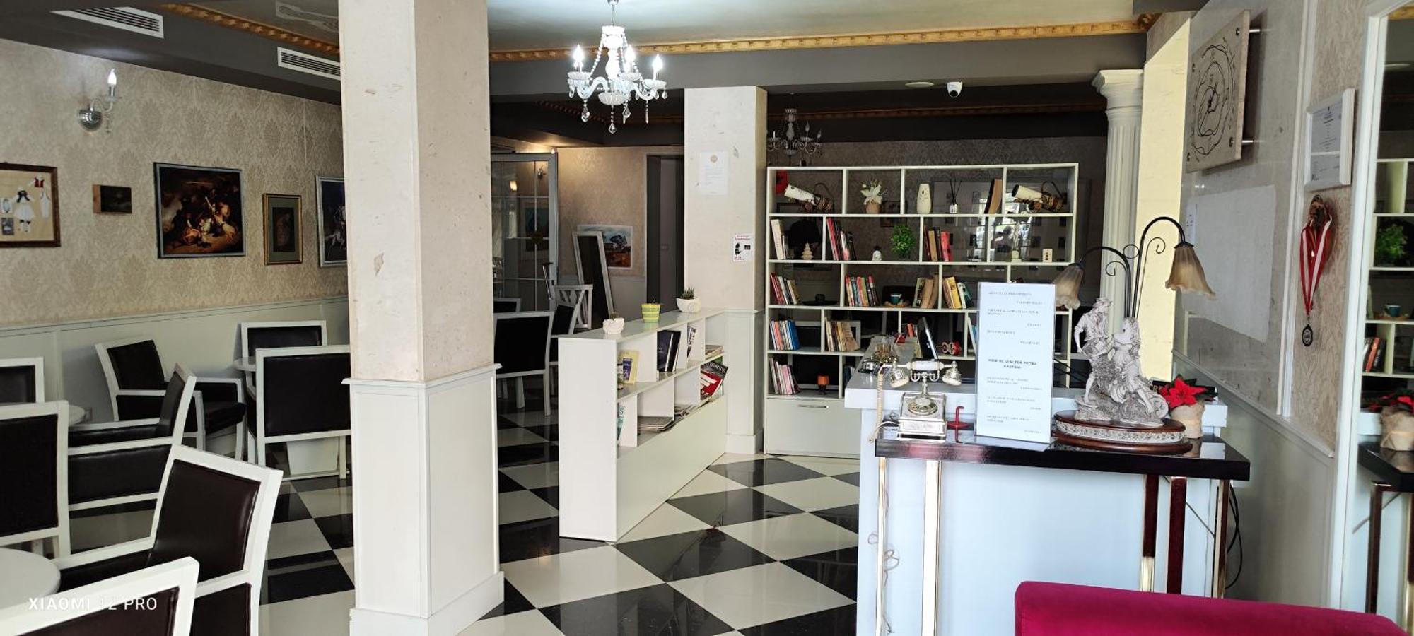 Hotel Kastria Тирана Экстерьер фото