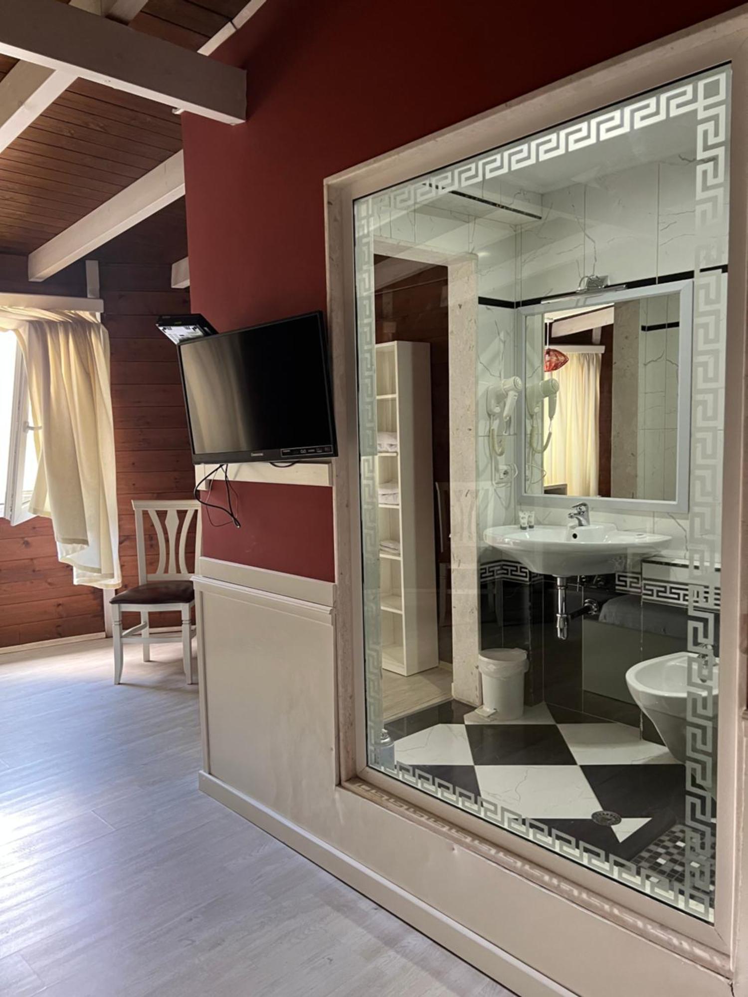 Hotel Kastria Тирана Экстерьер фото