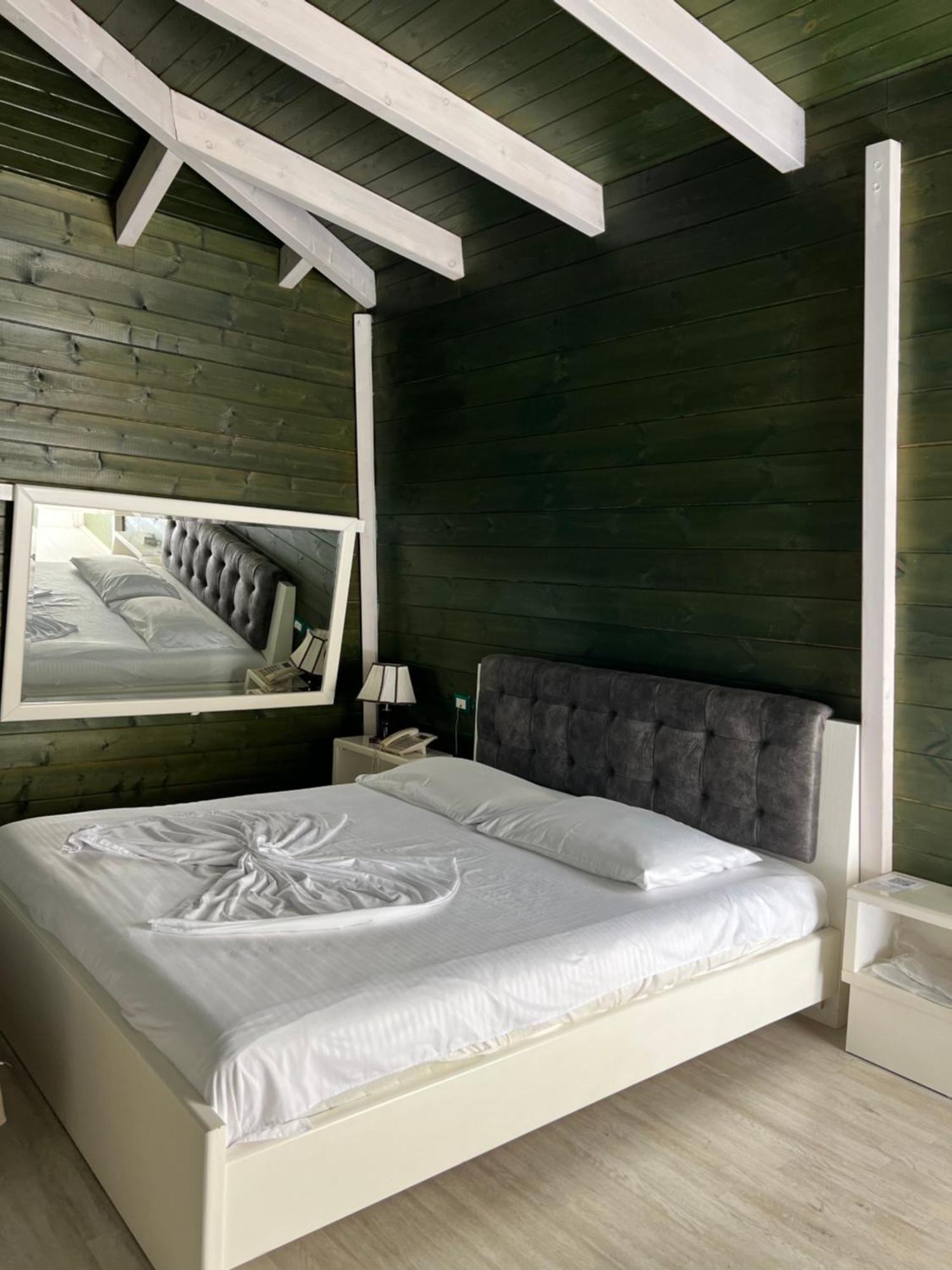 Hotel Kastria Тирана Экстерьер фото