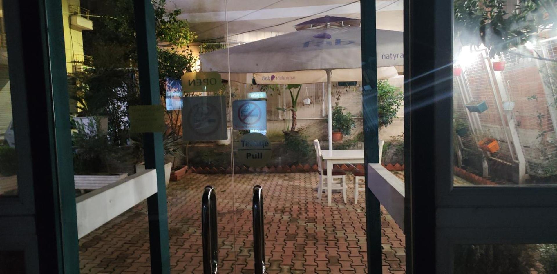 Hotel Kastria Тирана Экстерьер фото