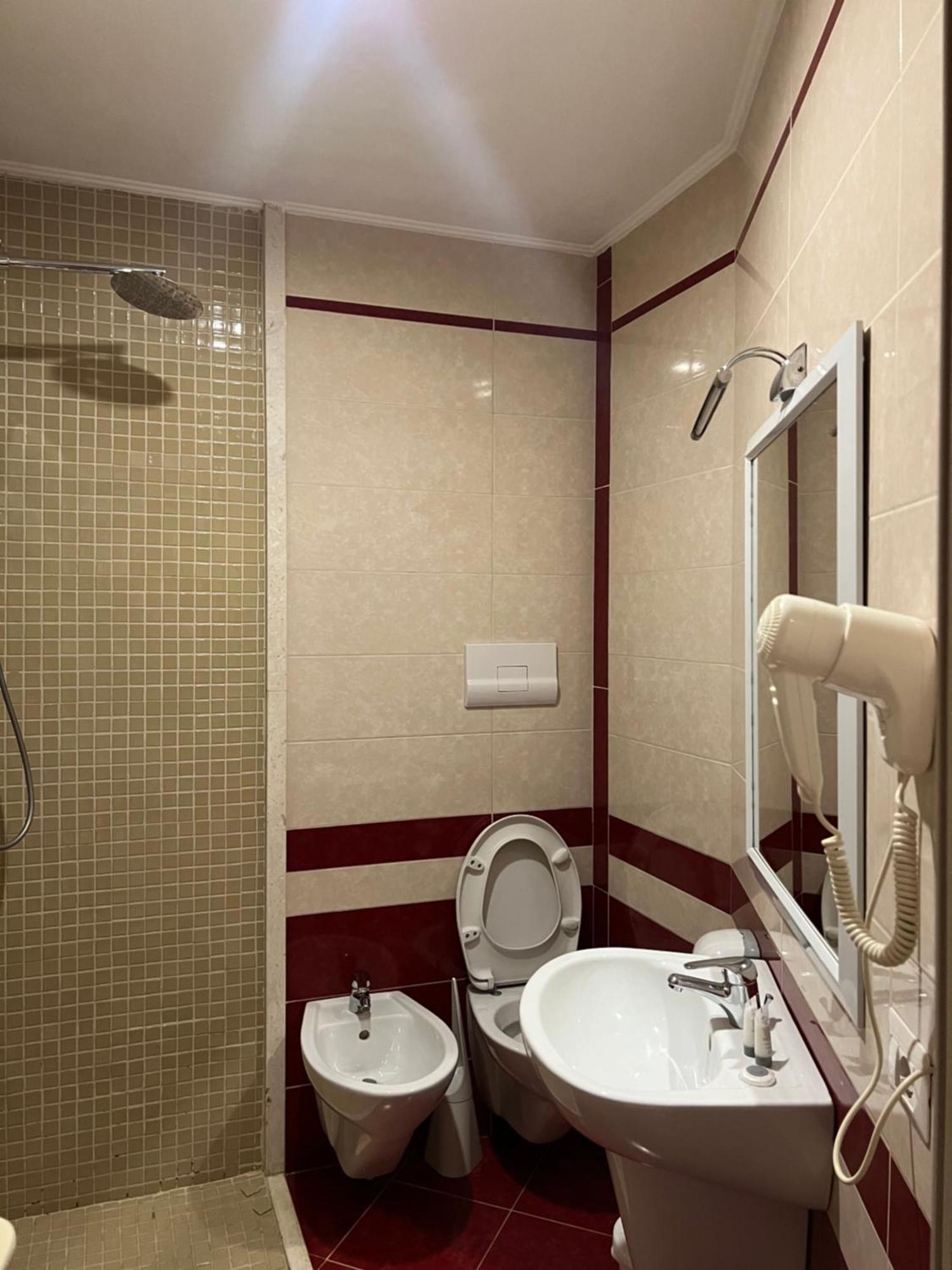 Hotel Kastria Тирана Экстерьер фото