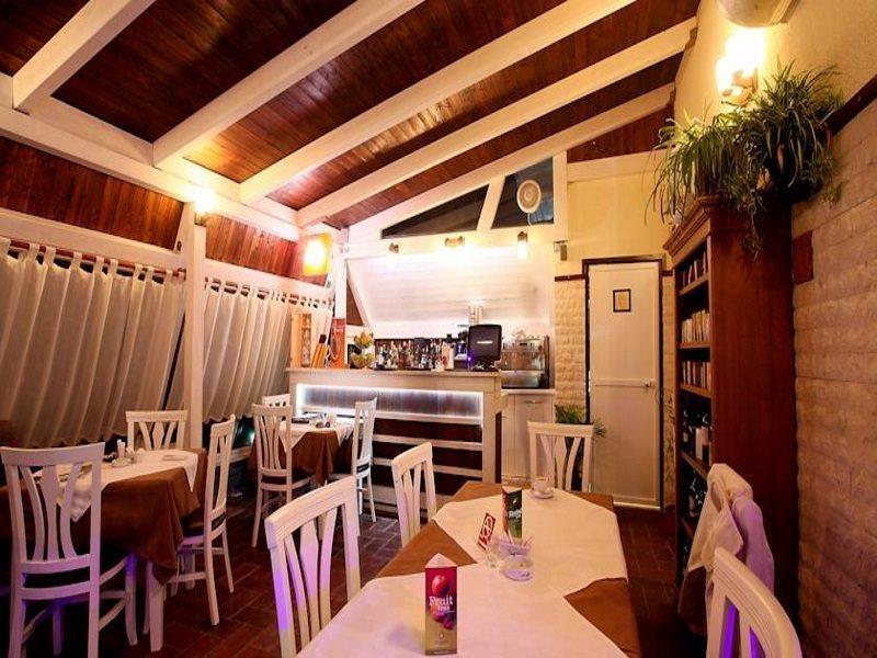 Hotel Kastria Тирана Экстерьер фото