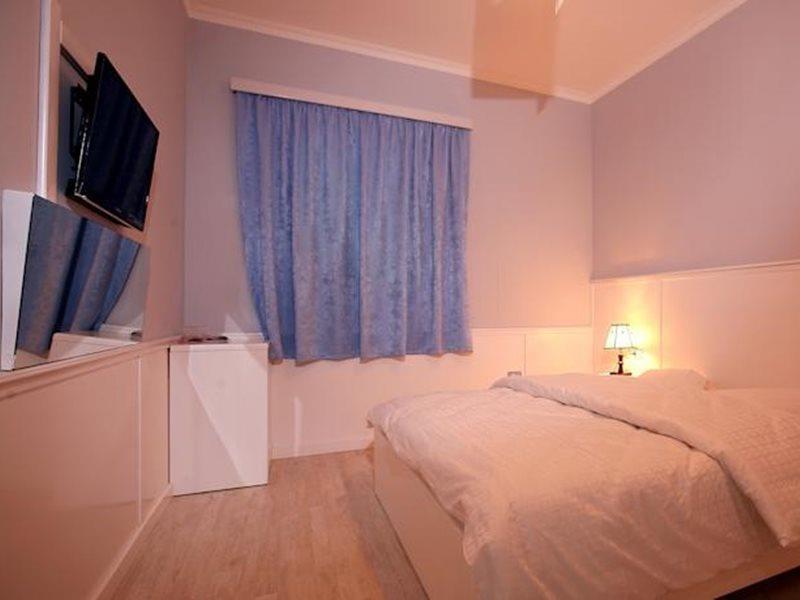 Hotel Kastria Тирана Экстерьер фото