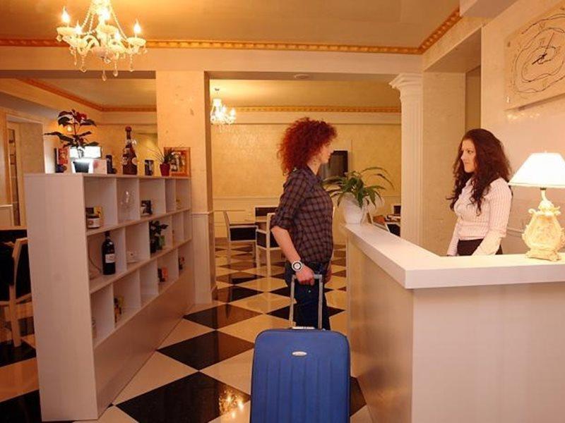 Hotel Kastria Тирана Экстерьер фото