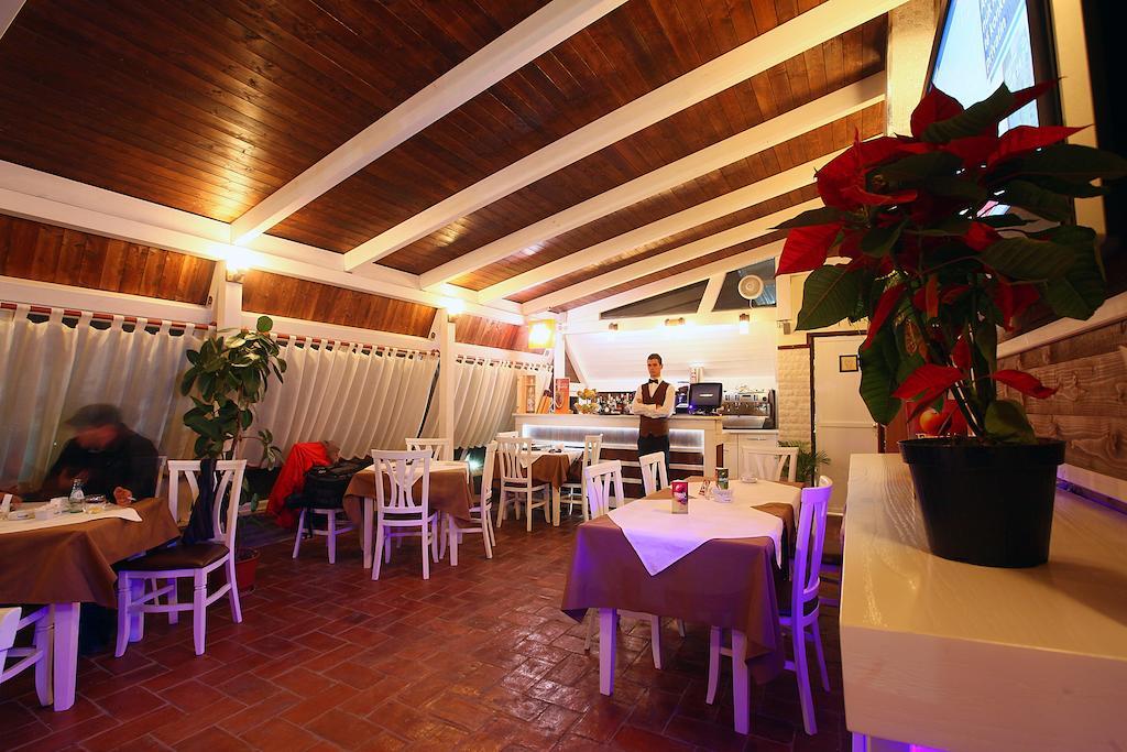 Hotel Kastria Тирана Экстерьер фото