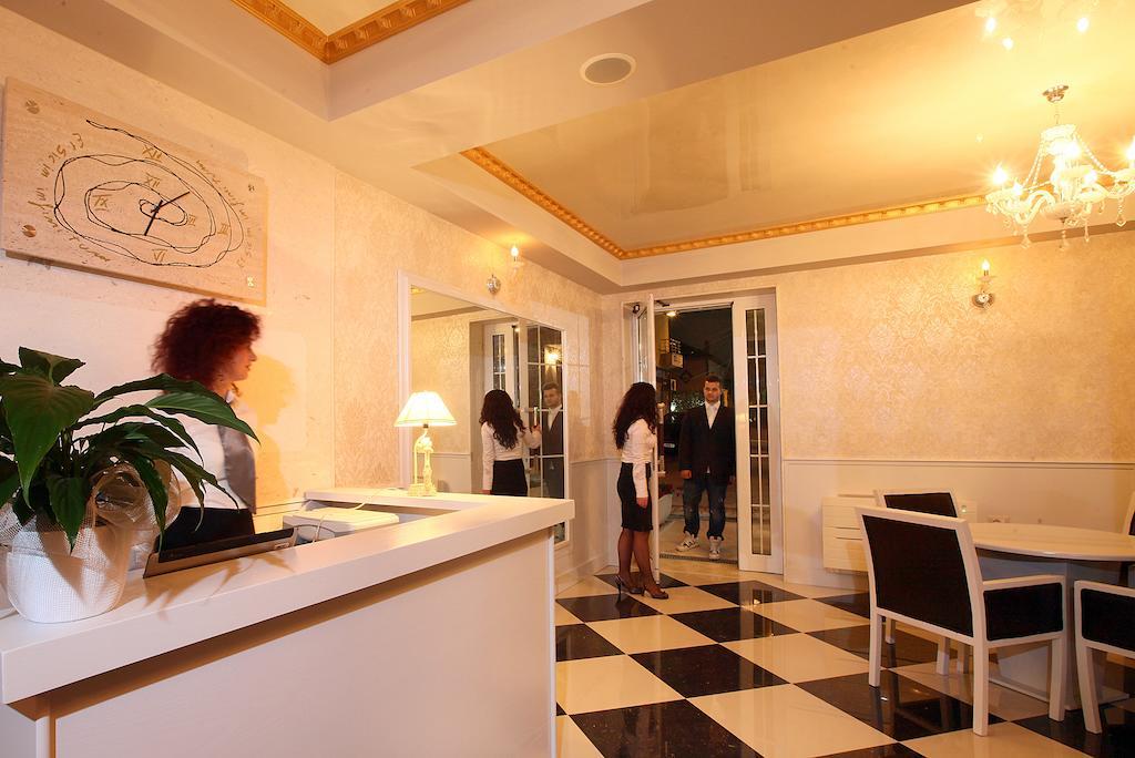 Hotel Kastria Тирана Экстерьер фото
