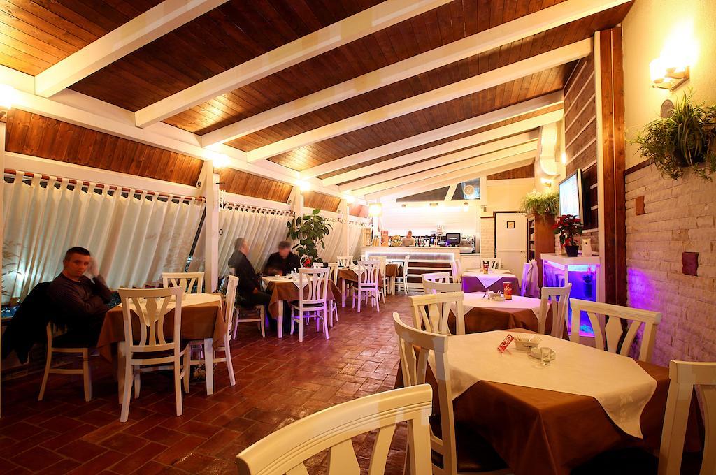 Hotel Kastria Тирана Экстерьер фото